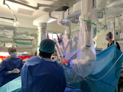 Ministrul Sǎnǎtǎţii: La Spitalul Clinic Judeţean de Urgenţă Bistriţa, chirurgia robotică a atins o nouă bornă – 100 de intervenţii realizate cu succes / Ministerul Sănătăţii va lansa Programul Naţional de Acţiuni Prioritare pentru Chirurgia Robotică