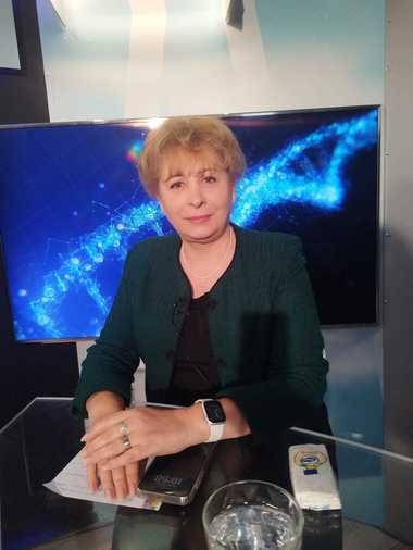 Carmen Mazilu, preşedintele Ordinului Asistenţilor Medicali din Bucureşti: După patru ani de facultate este cu totul altfel un asistent medical decât după trei ani de post-liceală. Se vede clar o diferenţă de pregătire, de limbaj, de ţinută