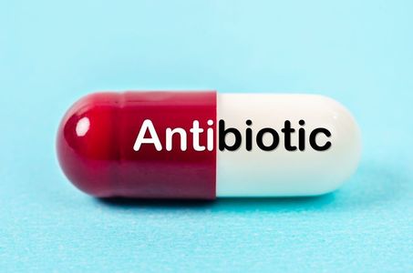 Cercetătorii au descoperit un antibiotic de 100 de ori mai eficient decât cele existente, capabil să combată superbacteriile periculoase