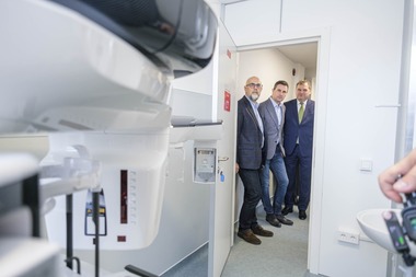 A fost inaugurată clădirea renovată a Policlinicii Spitalului Judeţean Miercurea Ciuc, investiţie de 25 de milioane de lei / Tanczos Barna: Continuăm să depunem eforturi pentru a asigura finanţarea adecvată a investiţiilor importante 