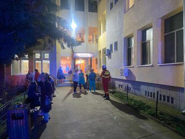 Hunedoara: Plan Roşu de Intervenţie, după un incendiu izbucnit la Secţia de Psihiatrie a Spitalului Judeţean / 26 de pacienţi şi 4 cadre medicale s-au autoevacuat

