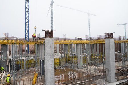 Ministrul Sănătăţii, vizită pe şantierul Spitalului Regional Craiova – Sunt finalizate cele două subsoluri şi se lucrează la parter, inclusiv pe timpul nopţii / Unitatea va deservi întreaga Regiune de sud-vest / Când încep lucrările la Iaşi şi Cluj

