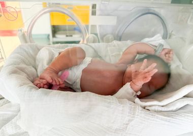 O fetiţă, primul copil născut în Maternitatea Spitalului Judeţean de Urgenţă Satu Mare în anul 2026