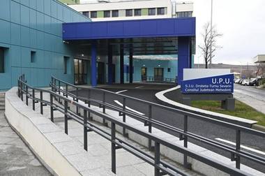 O tânără din Mehedinţi a acuzat medicii de la Spitalul Judeţean Drobeta-Turnu Severin că au lăsat-o să aştepte două ore în Urgenţă / Reprezentanţii unităţii sanitare spun că au prioritizat pacienţii şi că femeia nu a necesitat internate