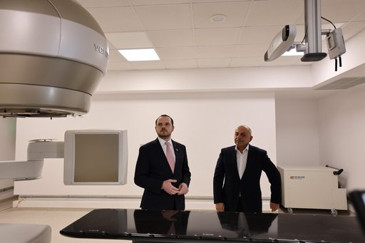 Buncăr oncologic la Spitalul Universitar Bucureşti, la 12 metri sub nivelul solului - Cătălin Cîrstoiu: O zi în care, practic, cu un ochi plâng şi cu unul râd/ Alexandru Rogobete: Singurul centru public care va realiza radioterapie stereotactică - FOTO