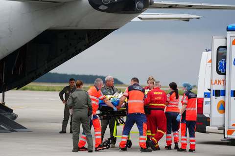 Pacient cu arsuri, transportat în Belgia cu o aeronavă a Forţelor Aeriene Române