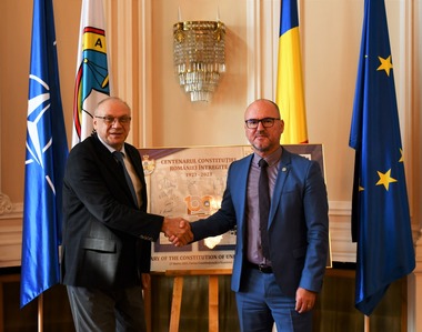 Preşedintele CCR Marian Enache a avut discuţii cu şeful Consiliului Superior al Magistraturii despre protecţia constituţională a independenţei justiţiei