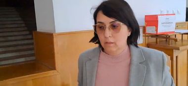 Fiica omului de afaceri arădean Ioan Crişan, ucis în urmă cu aproape patru ani în explozia maşinii sale, rămâne sub control judiciar/ Ceilalţi doi complici, în arest preventiv