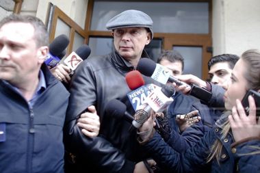 Fostul vicepreşedinte al ASF Daniel Tudor, reţinut de procurorii DNA pentru că ar fi luat mită 300.000 de euro