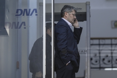 Fostul primar al Sectorului 3, Liviu Negoiţă, audiat la DNA în dosarul privind construcţii ilegale în zone protejate