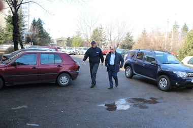 Vicepreşedintele CJ Prahova Radu Ionescu, suspectat că a luat mită o maşină de lux, adus cu mandat la DNA