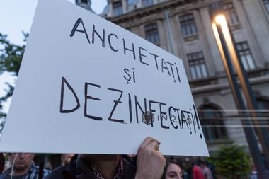 Procurori, poliţişti şi experţi ai Institutului de Expertiză Criminalistică analizează cum vor continua ancheta în cazul dezinfectanţilor din spitale
