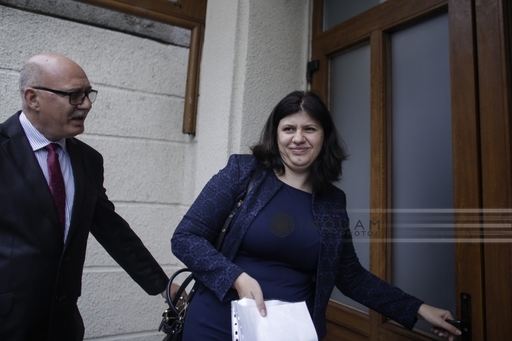 Directorul Hexi Pharma, Flori Dinu, audiată la DNA