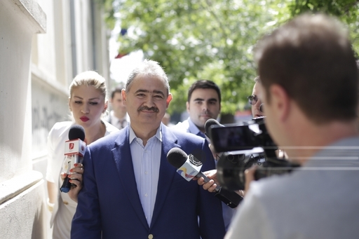 Fostul ministru de Finanţe Mihai Tănăsescu, pus sub urmărire penală de DIICOT, în dosarul Rompetrol 2. Tănăsescu la ieşirea din sediul DIICOT: Nu îmi este teamă - UPDATE