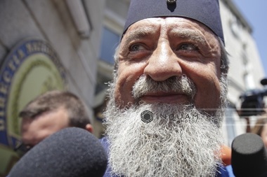 Mitropolitul Ardealului, Laurenţiu Streza, audiat ca martor la DNA în dosarul privind cărţile scrise în penitenciar pentru reducerea pedepselor