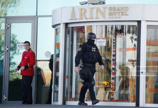 Percheziţii la un sediu al firmei Pro Hotels, din hotelul Rin (Foto: Inquam Photos / George Călin)