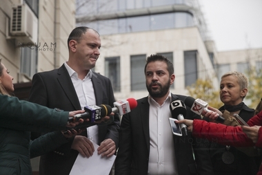 PRU îl denunţă pe Cioloş la DNA, pentru abuz în serviciu şi înşelăciune, privind achiziţia ”Cuminţeniei pământului”