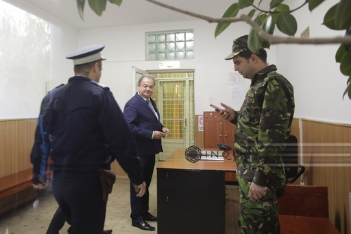 DNA a pus sechestru pe bunuri imobile în valoare de 700.000 de euro în dosarul de corupţie al fostului lider liberal Vasile Blaga