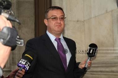 Sorin Blejnar, audiat la DNA Ploieşti într-un nou dosar în care e acuzat de trafic de influenţă, a fost reţinut. Fostul şef ANAF: Sunt total nevinovat VIDEO - UPDATE