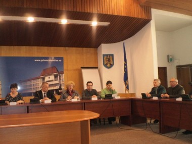 Fostul primar din Mediaş, viceprimarul şi consilierii, achitaţi într-un dosar de abuz în serviciu şi conflict de interese