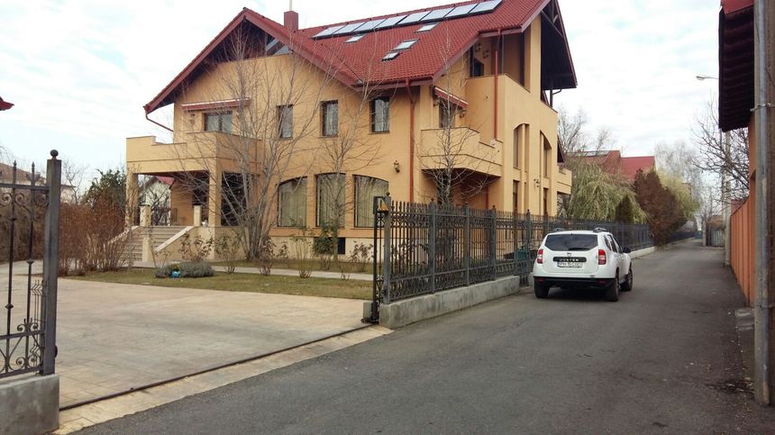 Poliţiştii au mers din nou la locuinţa din Ploieşti a lui Sebastian Ghiţă pentru a-i aduce citaţia de la instanţa supremă