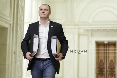 Sebastian Ghiţă, căutat acasă de poliţişti după ce nu s-a prezentat la Poliţia Prahova