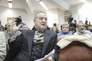 Becali: Ăla care a furat un cârnat este la puşcărie, ăla care a furat 200 de milioane este graţiat. Directorii de penitenciare sunt stăpâni de sclavi. UPDATE