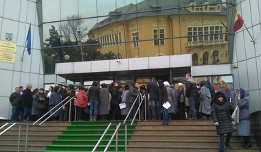 Proteste spontane ale grefierilor din mai multe instanţe din Bucureşti şi din ţară, care acuză ”discriminări şi nedreptăţi” în modul în care li se calculează salariile

