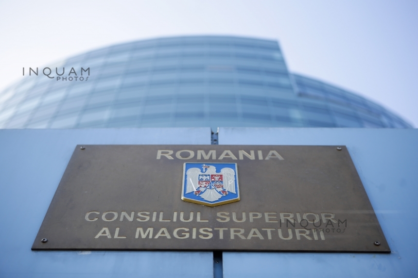 CSM discută vineri cererea procurorului general de încetare a detaşării la Ministerul Justiţiei a secretarilor de stat Constantin Sima şi Oana Schmidt Hăineală
