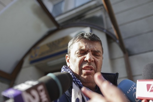 Şeful Consiliului Judeţean Ilfov, Marian Petrache, audiat la DNA ca suspect într-un dosar de şantaj şi luare de mită. Petrache îşi anunţă demisia din funcţiile deţinute în PNL