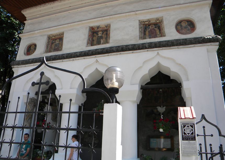 Dosar penal pentru distrugere şi lucrări făcute fără autorizaţie la o biserică din Bucureşti, monument istoric de valoare universală