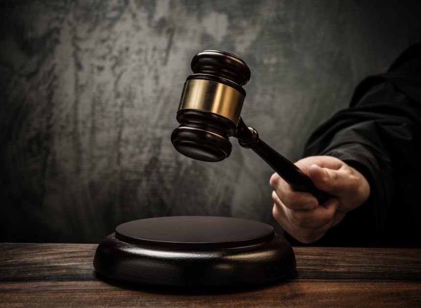 CA Constanţa a redus pedepsele pentru doi din cei şase bărbaţi judecaţi pentru furtul a peste 460.000 de lei dintr-o locuinţă din Năvodari