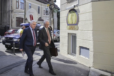 Adrian Ţuţuianu, la ieşirea de la DNA: Am fost citat ca martor, pentru o lucrare publică a Consiliului Judeţean Dâmboviţa