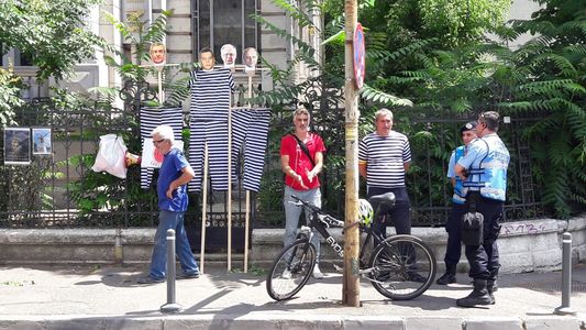 Protest #rezist în faţa sediului instanţei supreme, unde s-a judecat dosarul lui Gabriel Oprea şi a început procesul lui Liviu Dragnea - UPDATE
