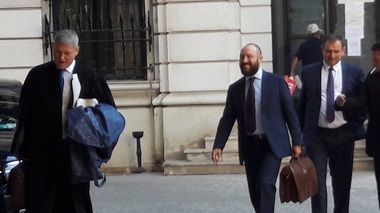 Un cetăţean turc acuzat de trafic de arme, în arest preventiv în România, în vederea extrădării în SUA; avocaţii lui, Dan Lupaşcu şi Cătălin Predoiu, au invocat inclusiv carenţe ale documentelor americane
