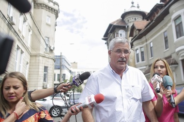 Omul de afaceri Marian Fişcuci şi fostul deputat Adrian Simionescu, consideraţi apropiaţi ai lui Dragnea, inculpaţi într-un dosar de evaziune