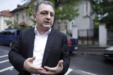 Vanghelie şi Geoană, la Tribunalul Bucureşti, în dosarul în care fostul primar al sectorului 5 este acuzat de luare de mită. Vanghelie: Am oferit multe cadouri. Nu înţeleg de ce tocmai Mircea Geoană e chemat ca martor