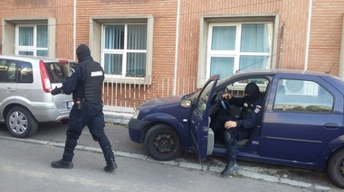 Galaţi: Şeful Serviciului de Medicină Legală şi asistentul şef au fost reţinuţi în
urma percheziţiilor de la Spitalul Judeţean de Urgenţă