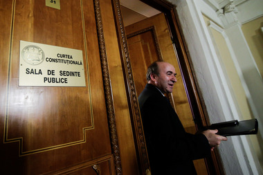 UPDATE - Ministrul Justiţiei, la CCR, care dezbate sesizarea lui Tăriceanu în cazul Belina: Noi considerăm că este admisibilă. DNA nu are competenţe de a ancheta legalitatea emiterii unei Hotărâri de Guvern