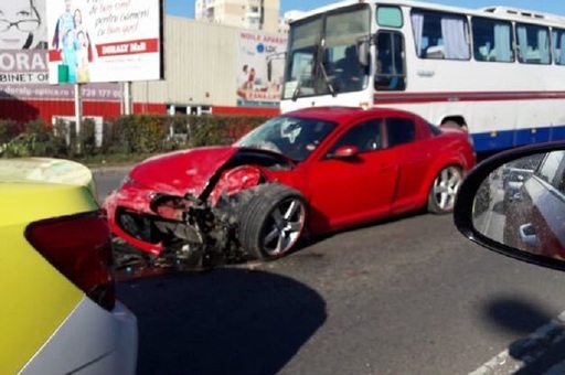 Constanţa: Bărbatul care a provocat un accident rutier şi a fugit de la locul faptei, reţinut pentru 24 de ore