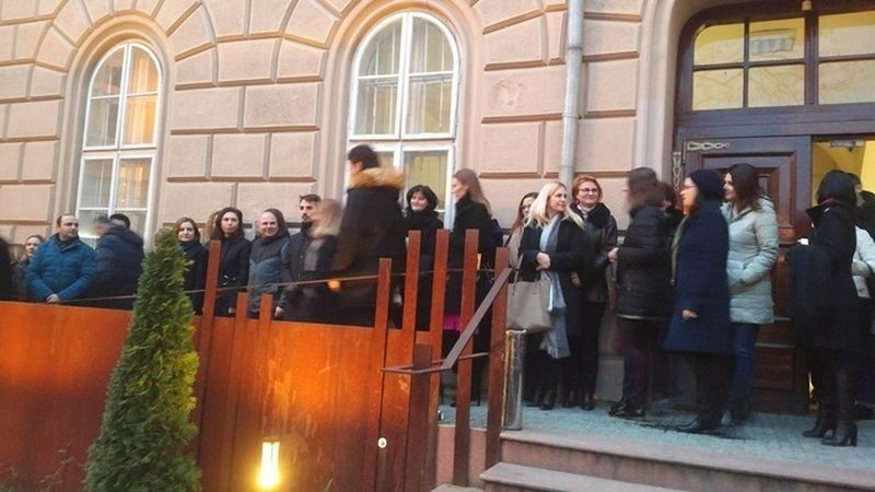 Proteste ale magistraţilor şi la Iaşi şi Timişoara: Ce facem, dăm liber la infracţiuni?