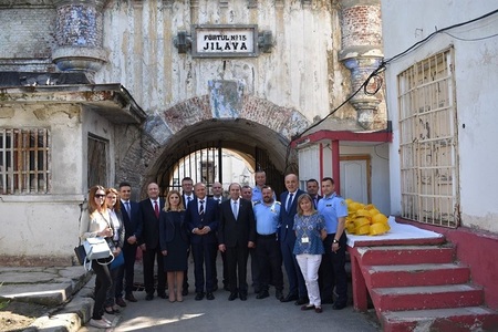 Ministrul Justiţiei Tudorel Toader şi omologul său croat au vizitat Penitenciarul Bucureşti - Jilava - FOTO