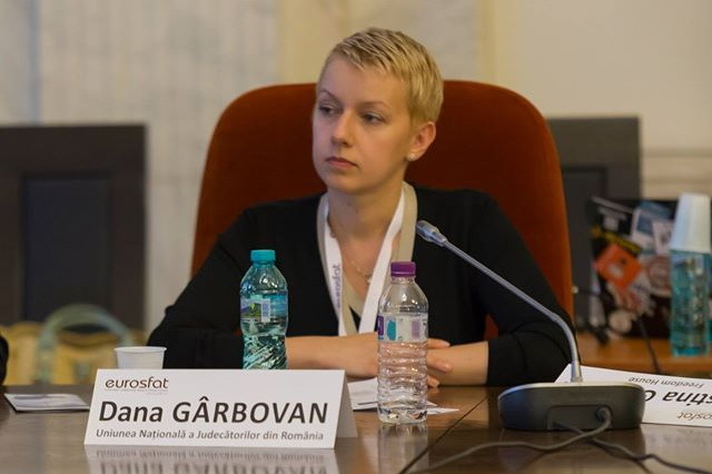 Dana Gîrbovan (UNJR): CSM a abdicat singur şi de bună voie de la rolul său constituţional şi a predat independenţa justiţiei în mâna SRI