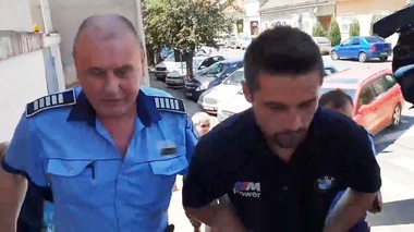 Arad: Un băiat de 18 ani a fost reţinut în cazul celor două tinere care au murit după ce au căzut cu maşina într-un lac, el fiind la volan