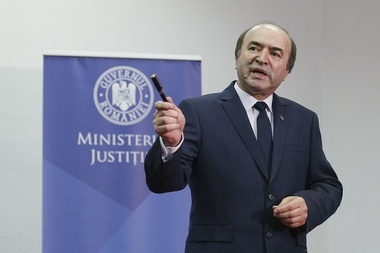 Tudorel Toader: Aşteptăm ca preşedintele să citească motivarea Curţii, să înţeleagă conţinutul şi obligaţiile care-i revin; Aşteptăm comportamentul loial constituţional pe care sunt convins că îl va avea
