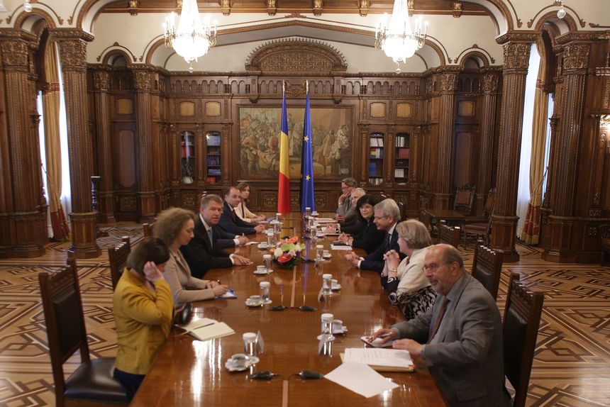 Preşedintele Iohannis s-a întâlnit cu delegaţia Comisiei de la Veneţia. FOTO