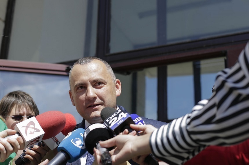 Procurorii Lucian Onea şi Mircea Negulescu de la DNA Ploieşti au fost suspendaţi din funcţii