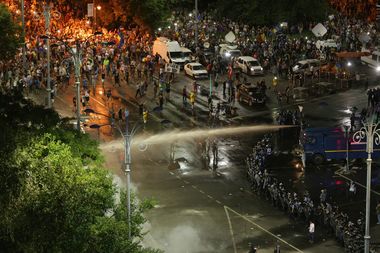 Parchetul General anunţă că a fost înregistrat dosar penal cu privire la modul de intervenţie a jandarmilor şi la incidentele petrecute la manifestaţia din Piaţa Victoriei 
