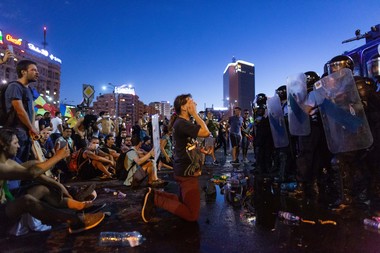 Parchetul Tribunalului Bucureşti: Se fac cercetări într-un dosar de ultraj, nerespectarea regimului armelor şi tulburarea ordinii şi liniştii publice. La Parchetul Judecătoriei Sector 1 se fac cercetări în urma sesizărilor Jandarmeriei Bucureşti