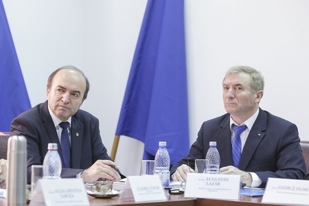 Toader, despre schimbul de replici cu procurorul general: Eu nu văd niciun conflict, dacă dânsul vede şi a pus anumite accente, lăsaţi-l pe el să le dezvolte